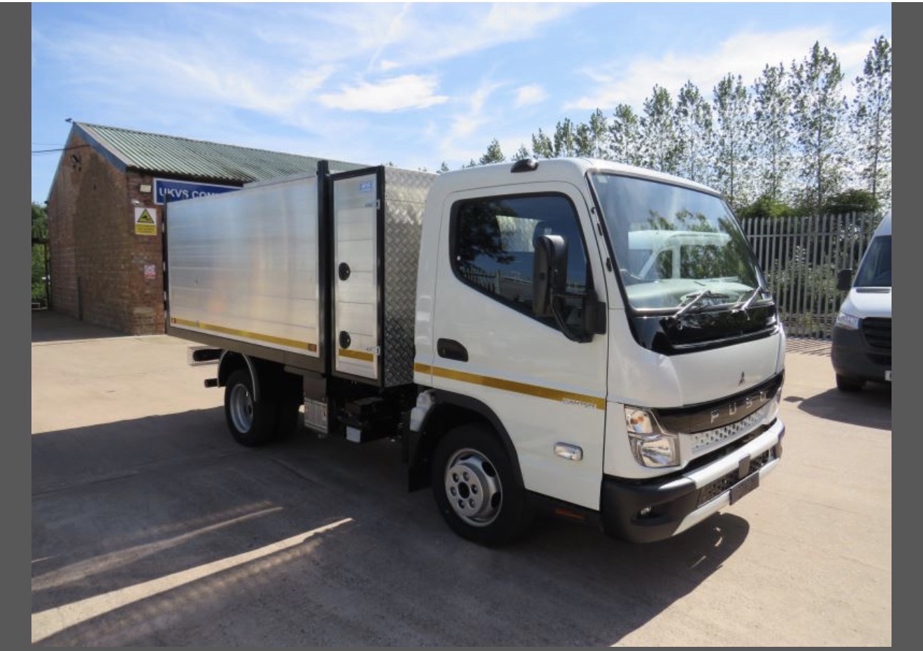 UKVS Fuso commercial vehicle